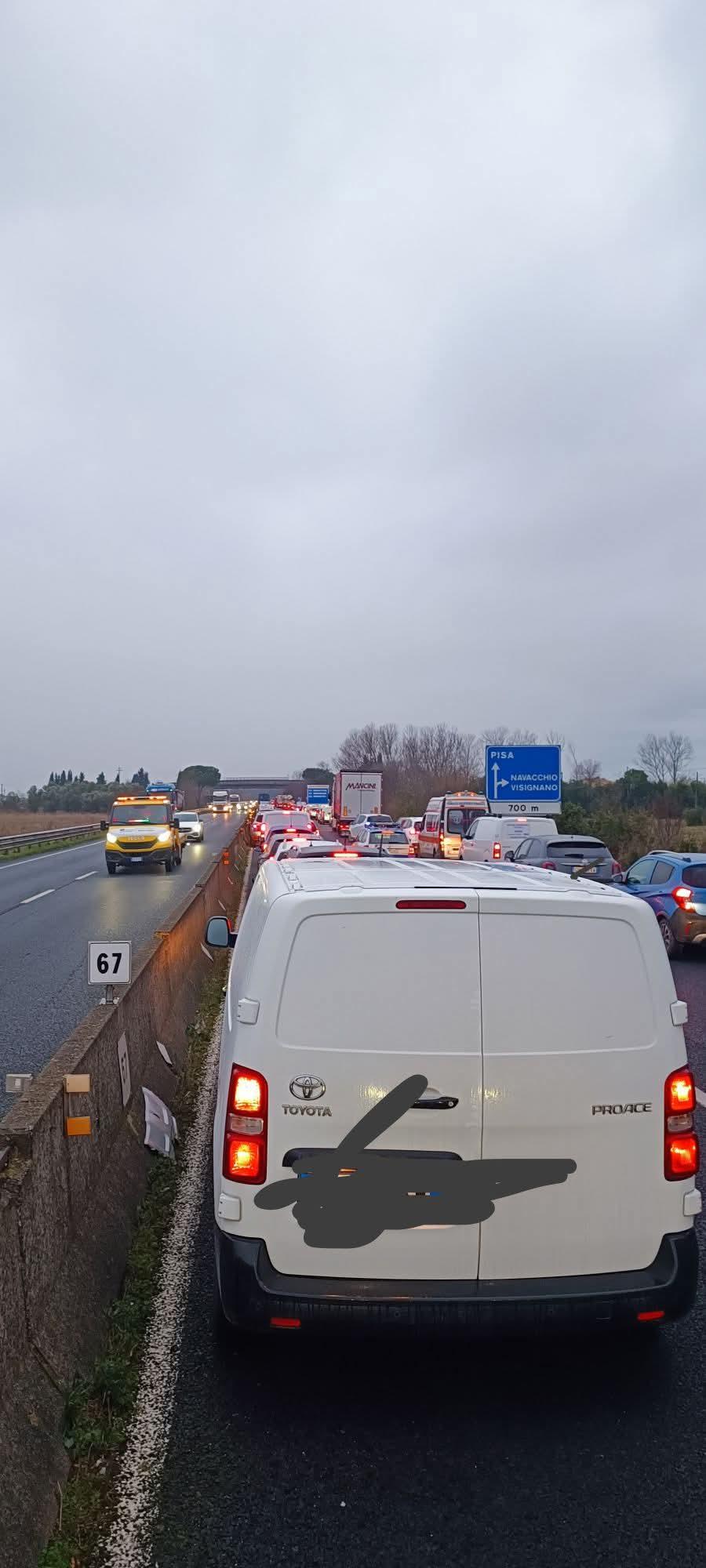 FiPiLi, un’altra mattina di traffico in tilt: incidente, lunghe code verso Pisa