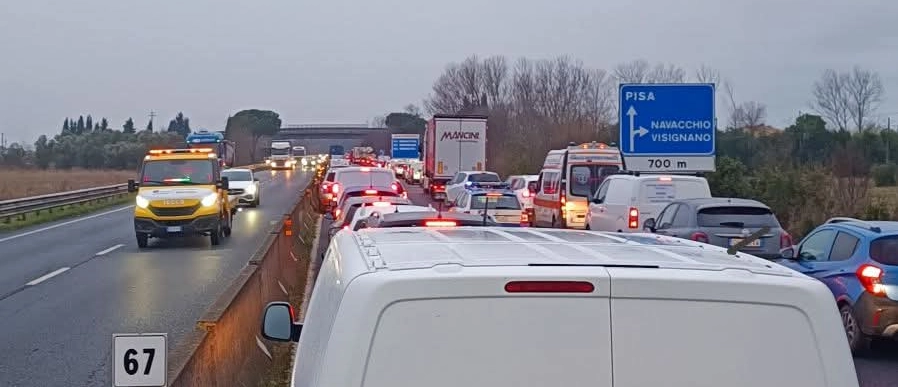 FiPiLi, un’altra mattina di traffico in tilt: incidente, lunghe code verso Pisa