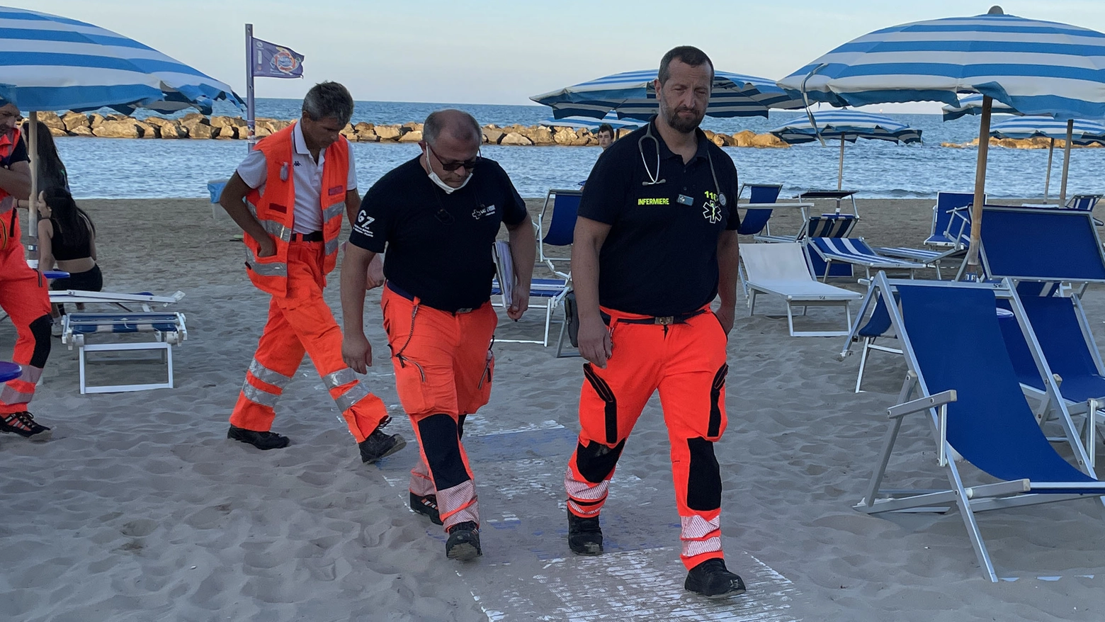 Gli operatori sanitari sono intervenuti in spiaggia (Foto di repertorio)