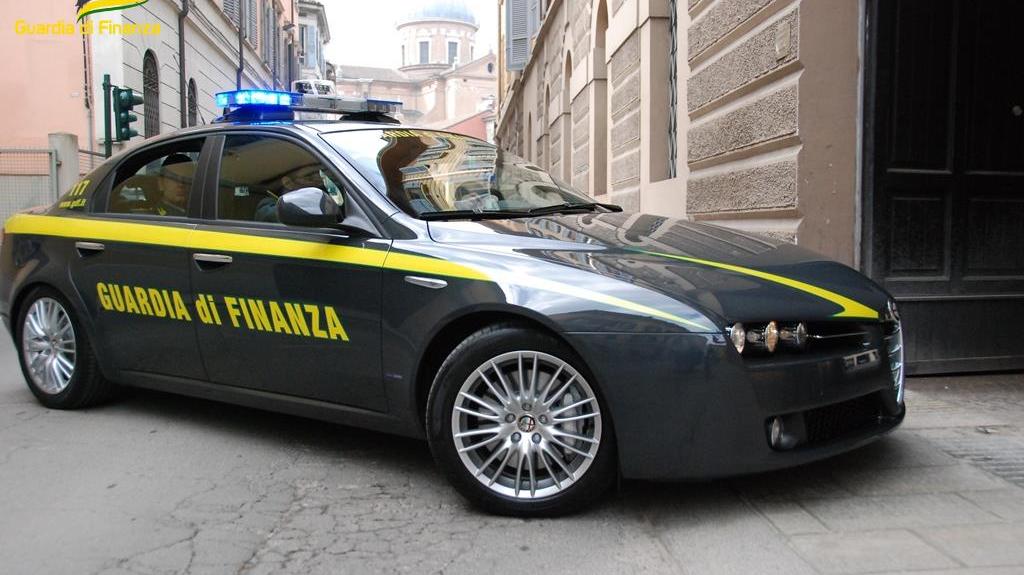 https://www.lanazione.it/image-service/view/acePublic/alias/contentid/ZjMwY2M2MDUtODQ0OS00/0/operazione-della-guardia-di-finanza.jpeg?f=16:9&w=1200&h=630