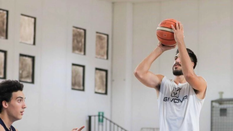 Quattro conferme importanti nel basket pistoiese: Regoli e Tiberti restano al Dany, Mucci all'Endiasfalti ad Agliana e Montiani alla Nico Basket. Progetti ambiziosi e motivazioni alte per la nuova stagione.