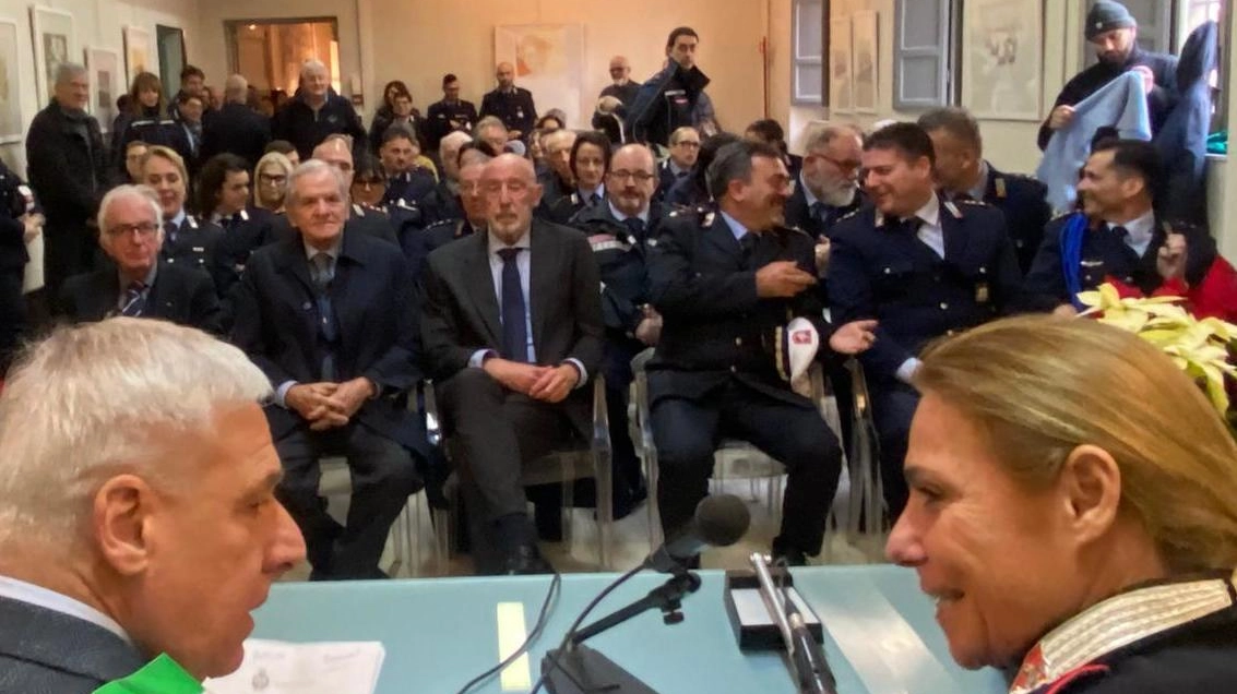 Il sindaco Giorgio del Ghingaro e la comandante Iva Pagni durante l’incontro successivo alla Messa