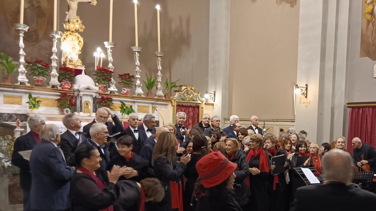 Nel giorno di S.Stefano omaggio alle festività. Le corali si esibiscono in un suggestivo repertorio.