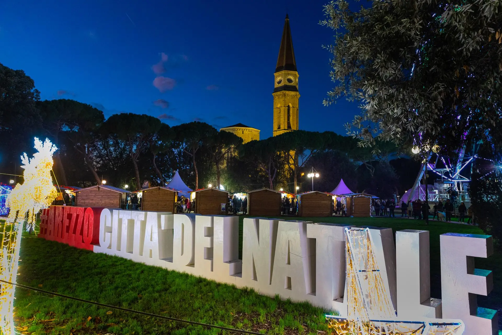 La ruota panoramica è arrivata al Prato, nascono i nuovi villaggi