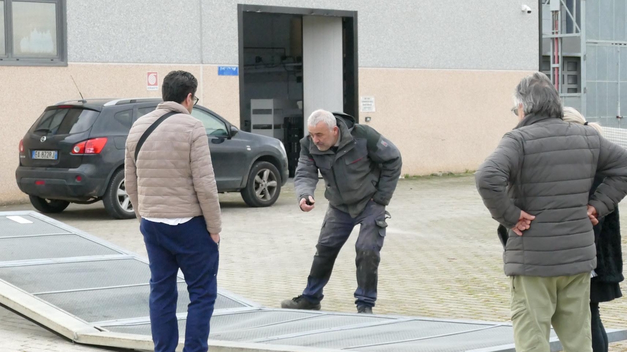 Assalto da film nella notte. Saccheggiata pelletteria