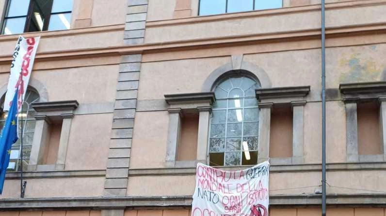 “La scuola è all’anno zero“. Gli studenti occupano le tre sedi del liceo Passaglia