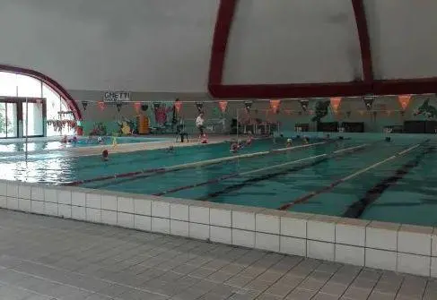 Piscina accessibile, ultimi lavori. Avrà una vasca per la riabilitazione