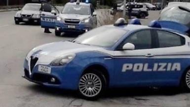 Blitz della polizia in centro. Identificate 45 persone. Controlli sulle occupazioni