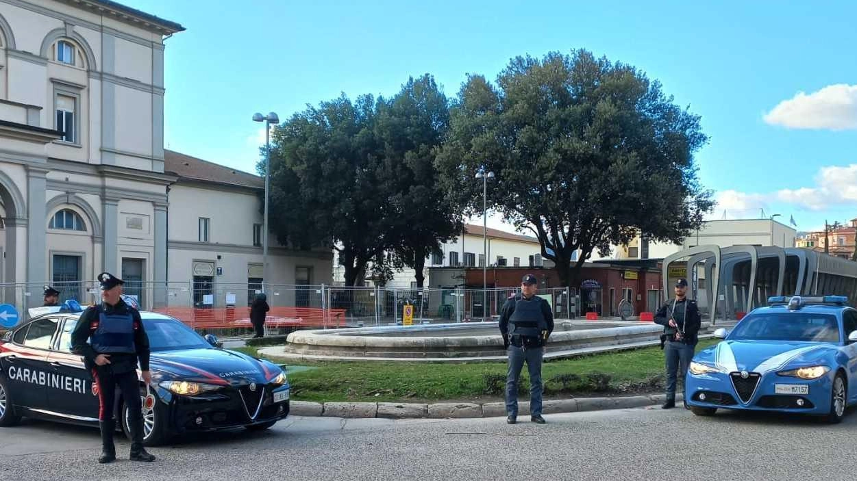 Operazione congiunta di carabinieri e polizia. Il giudice ha convalidato l’arresto e applicato la misura cautelare dell’obbligo di dimora.