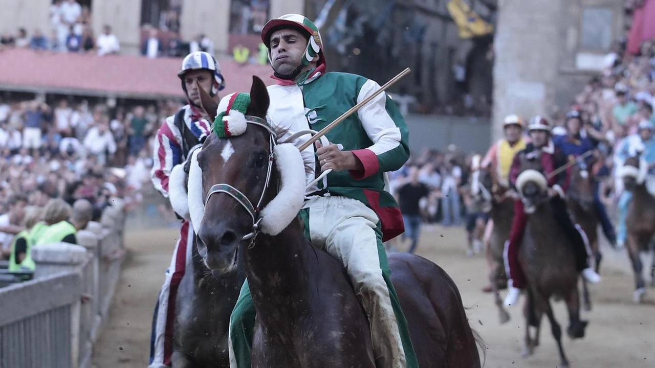 Il fantino dell’Oca promuove il mossiere e dice di aver onorato il giubbetto di Fontebranda "L’accoppiata Velluto-Benitos? Era cresciuta per le prove, non si sapeva che Palio avrebbe fatto".