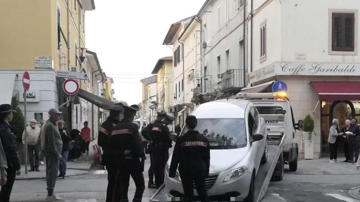 Ruba un’auto e cerca di sfuggire ai carabinieri: arrestato dopo un rocambolesco inseguimento