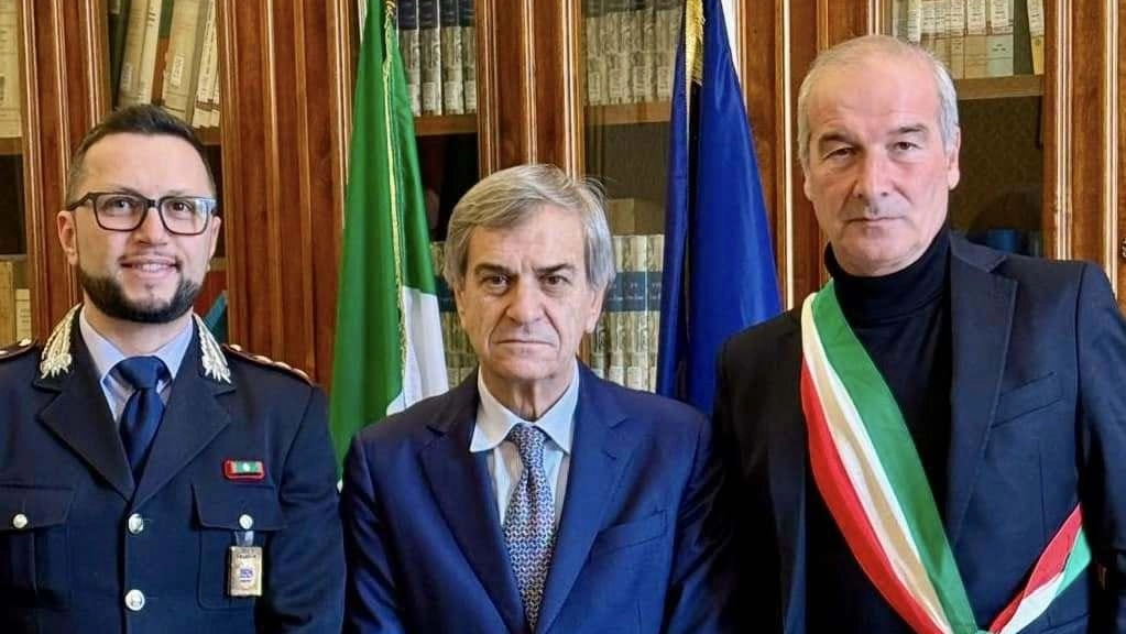 Il comandante della Polizia locale Nicola D’Avenia, il prefetto Armando Gradone e il sindaco Stefano Veschi