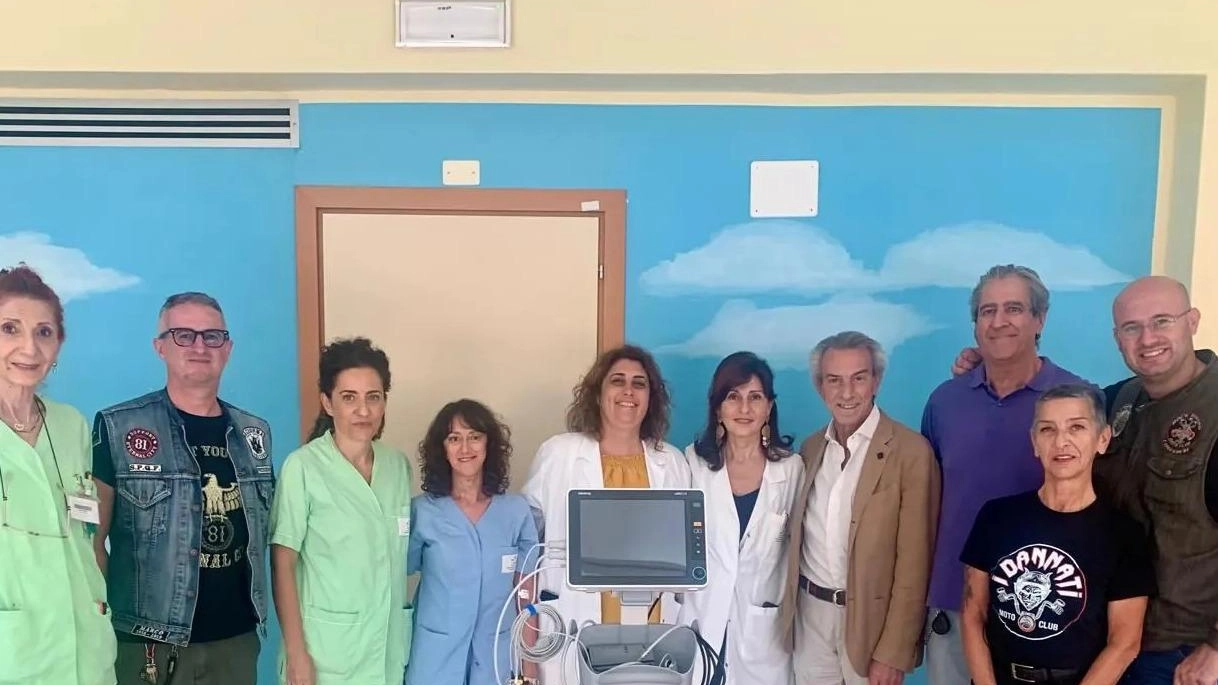 Importante donazione di un sofisticato monitor multiparametrico all'ospedale di Spoleto da parte dell'associazione "Ali bianche odv". Il prezioso strumento sarà utilizzato nel Day Hospital di oncologia per migliorare il monitoraggio dei pazienti. La generosità dei motociclisti umbri ha reso possibile questa donazione.