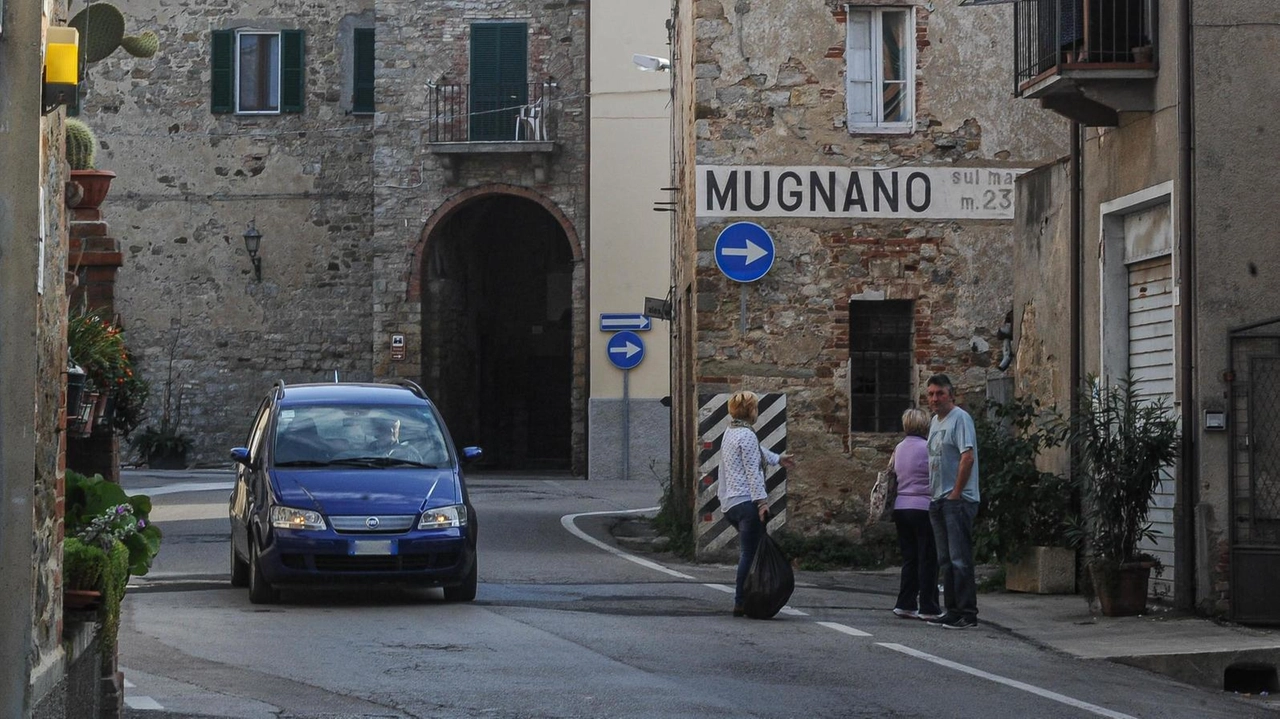 Il borgo di Mugnano, nonostante l'abbandono dell'Amministrazione Comunale, resta attivo grazie alle attività commerciali e culturali. I residenti chiedono interventi per contrastare il degrado e valorizzare il patrimonio artistico, sperando in una maggiore attenzione da parte delle istituzioni.