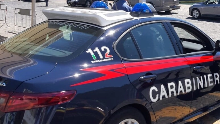 Le indagini dei carabinieri (Foto Ansa)