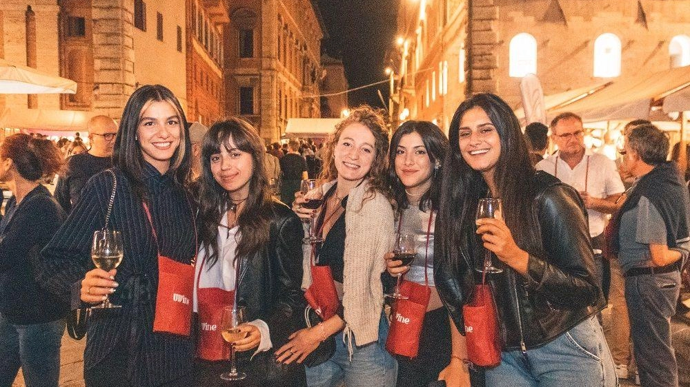 Centro storico pieno di giovani ma anche di famiglie, turisti ed esperti del settore durante la tre giorni di Umbria Wine