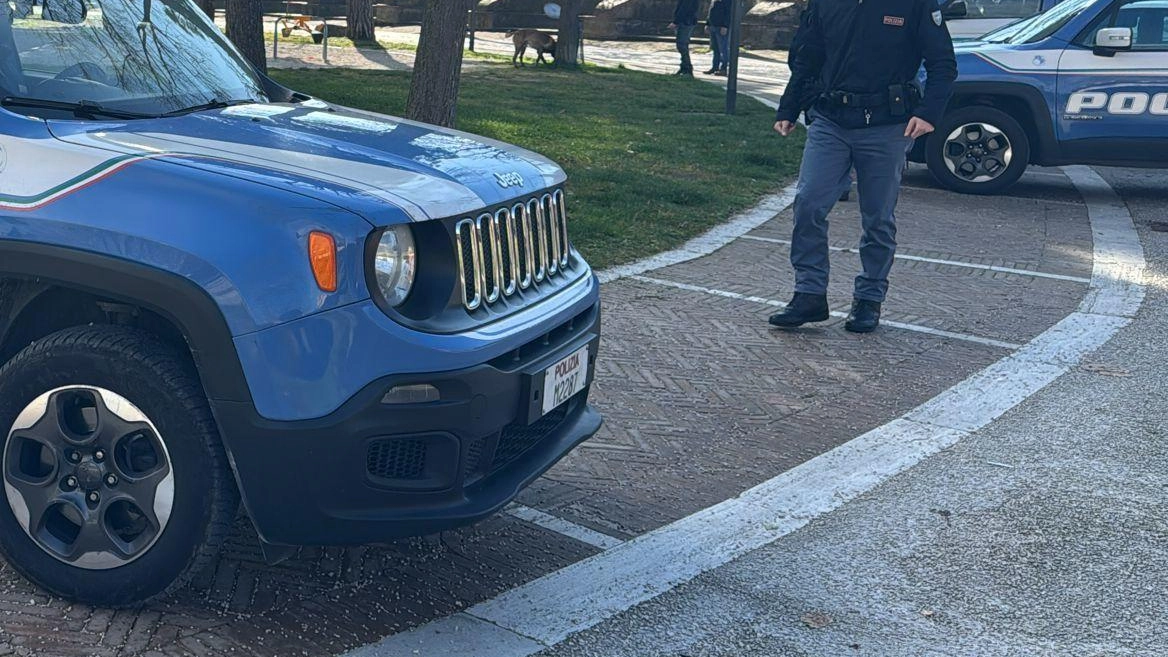 FOLIGNO Ha scongiurato la truffa del parente rimasto invischiato in un incidente, la ultranovantenne che, una volta ricevuta...