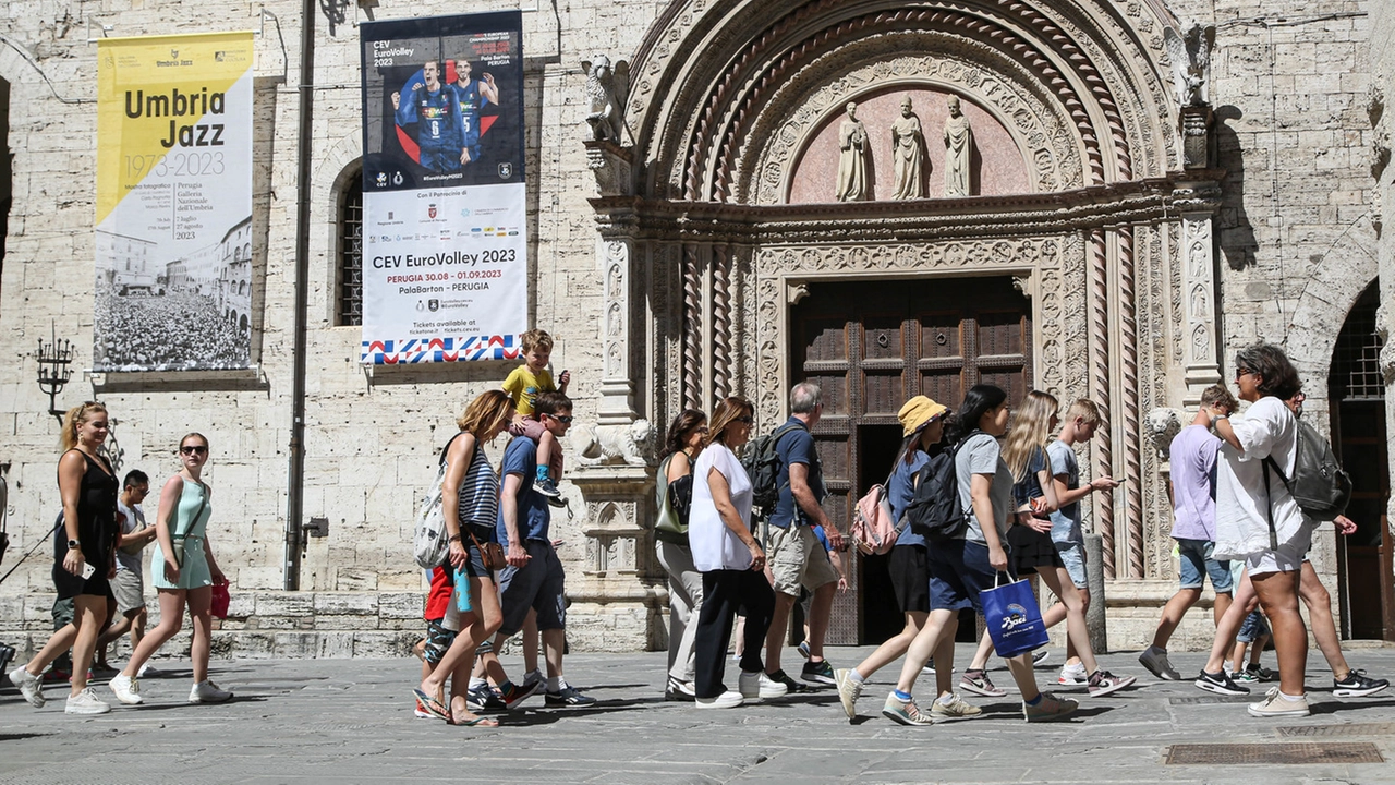 Il comparto del turismo fa da traino alle assunzioni di agosto