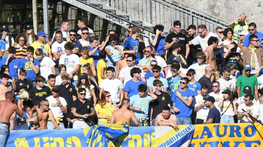 Il Comune regala l’erba dello stadio