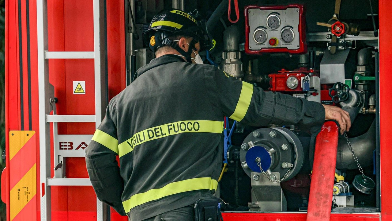 Vigili del fuoco: "Cibo solo da casa". La protesta per la mensa interna