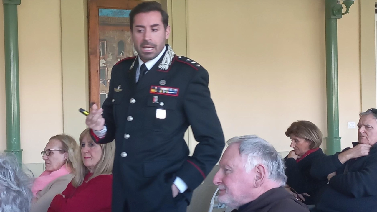 I carabinieri hanno organizzato diversi incontri in Versilia per informare gli anziani su come riconoscere un truffatore