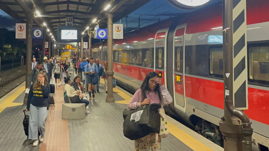 Passeggeri in discesa dal Frecciarossa Roma-Arezzo