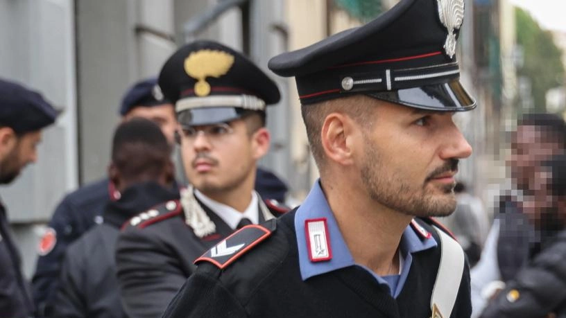 Gira in città fingendosi poliziotto. Arrestato per droga dai carabinieri