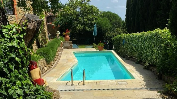 Una casa con piscina in provincia di Siena