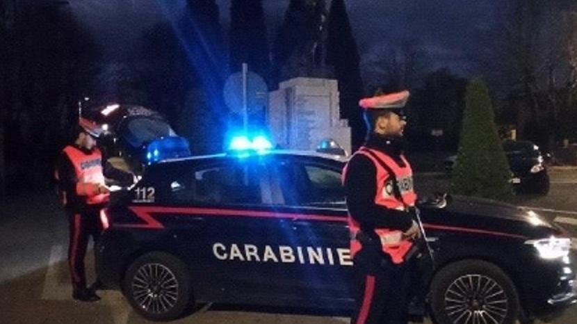 Uno dei posti di blocco istituiti dai carabinieri della stazione di Castellfranco nella frazione di Orentano per i controlli della zona delle Cerbaie