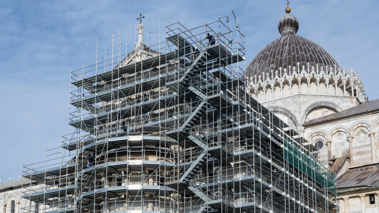 Il cantiere al transetto destro