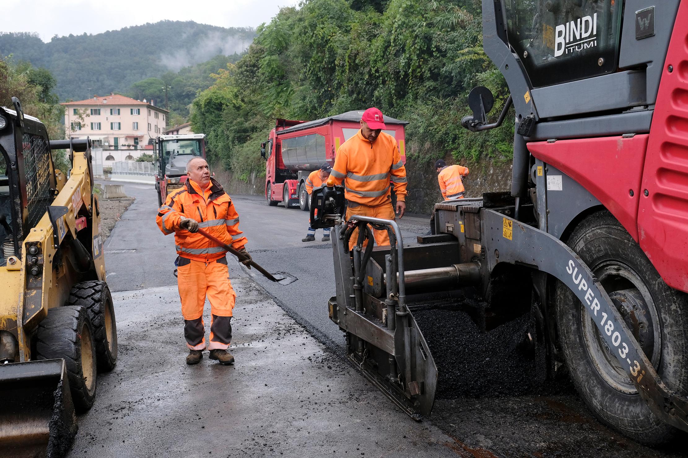 Buche in strada a Montecatini, i lavori: “Sono interventi tampone”