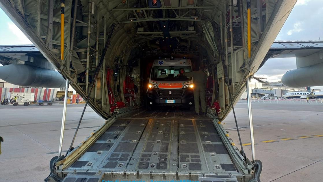 Bimba di un anno in pericolo di vita, l’ambulanza viene fatta imbarcare sul velivolo dell’Aeronautica Militare