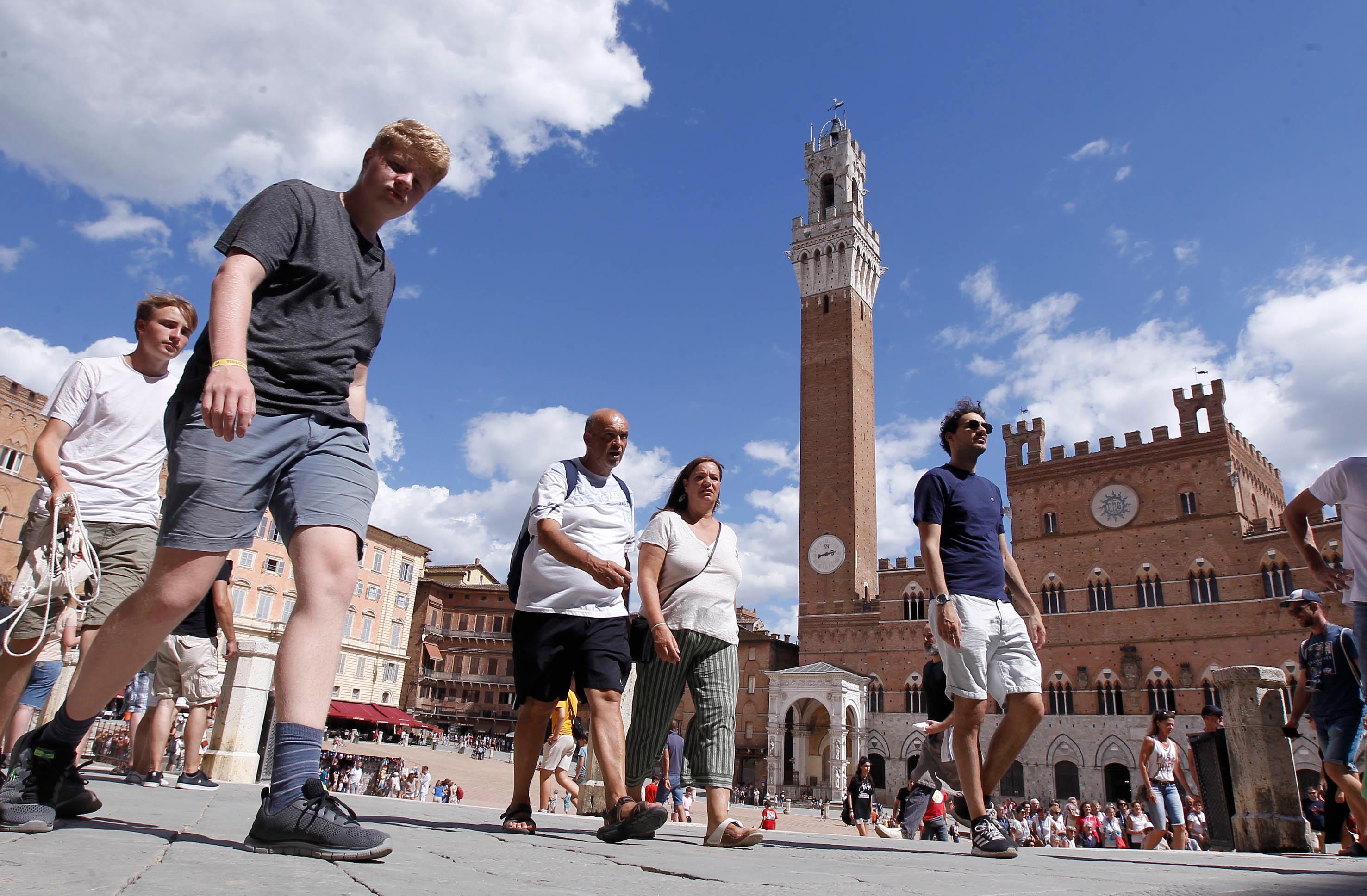 Turismo in flessione: “Ma negli hotel di lusso occupazione al 70%. Settembre è decisivo”