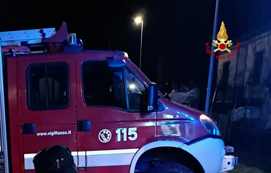 Lastra a Signa, resta incastrato con un piede nella motozappa. Liberato dai vigili del fuoco