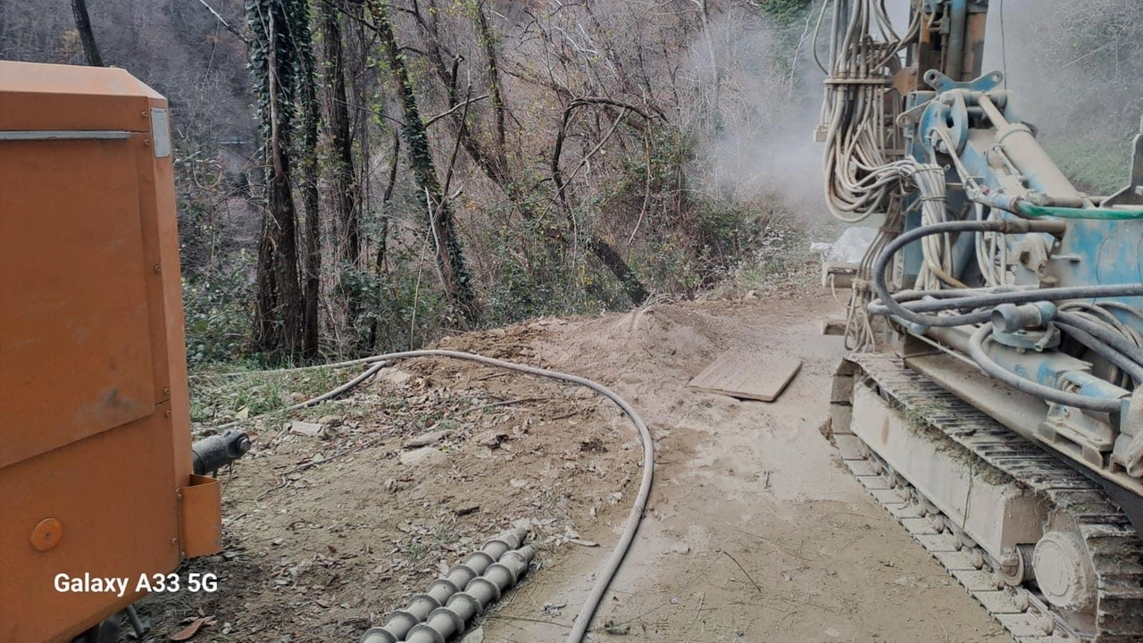 Lavori in corso sulla sp34 della Val di Forfora. Un paio di settimane fa c’è stata una frana a monte...