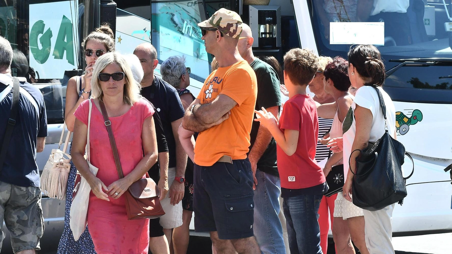 Querelle tra operatori turistici e imprenditori: "Ok bus alle cave ma rispettando la sicurezza"