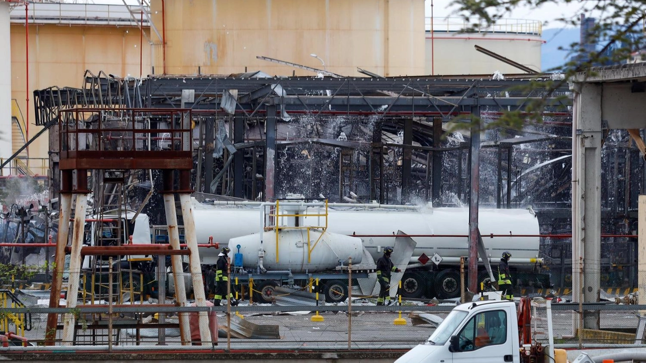 Tragedia in Toscana: esplosione al deposito Eni di Calenzano. Tra i dispersi Davide Baronti, autotrasportatore di Bientina.