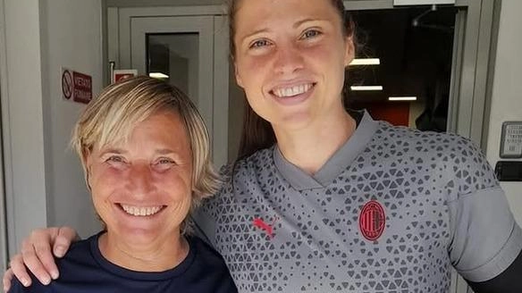 Da sinistra Aldegonda Pitanti con il portiere del Milan e della nazionale italiana Laura Giuliani