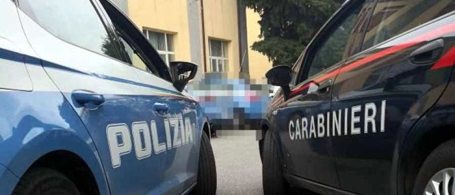 Pestaggio, quattro contro uno, ripreso da una telecamera: indagini per tentato omicidio