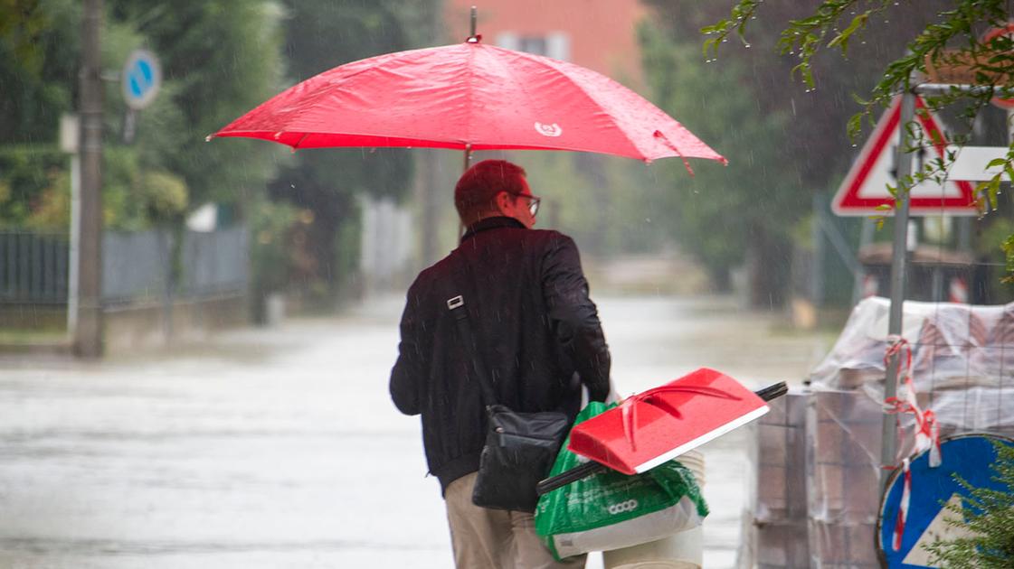 Allerta meteo arancione in Toscana, scuole chiuse: ecco dove