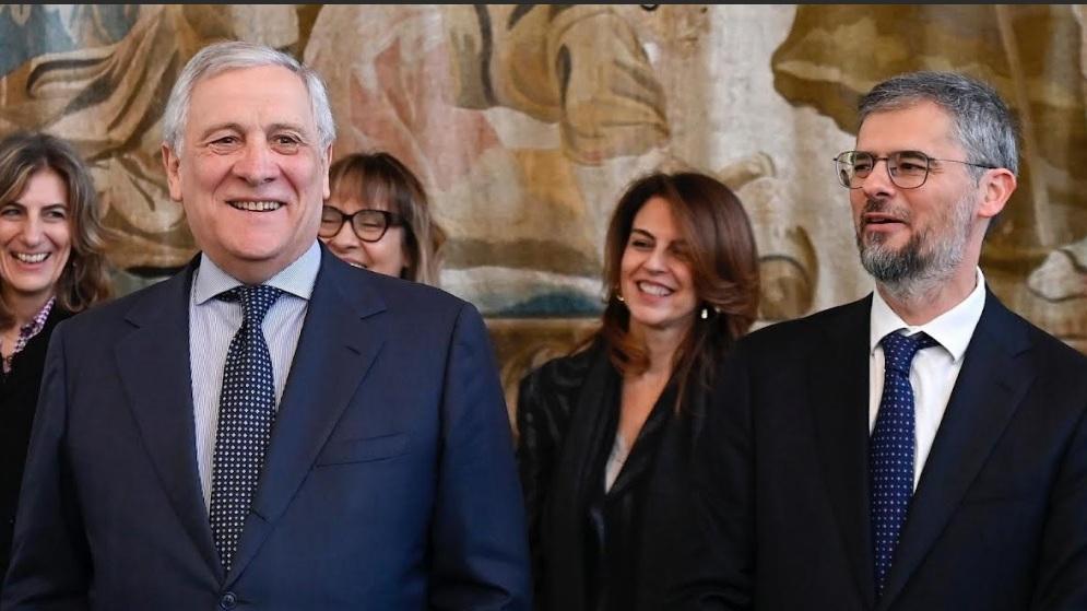 https://www.lanazione.it/image-service/view/acePublic/alias/contentid/ZmI4MTU5NDktYzliMS00/0/la-stranieri-ricevuta-dal-ministro-tajani-diffondere-allestero-la-lingua-italiana.jpeg?f=16:9&w=1200&h=630