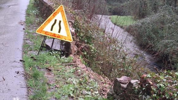 La chiusura riguarda il tratto da Capofico fino all’intersezione con la Corta per Buggiano. Non è noto quando verrà riaperta la strada