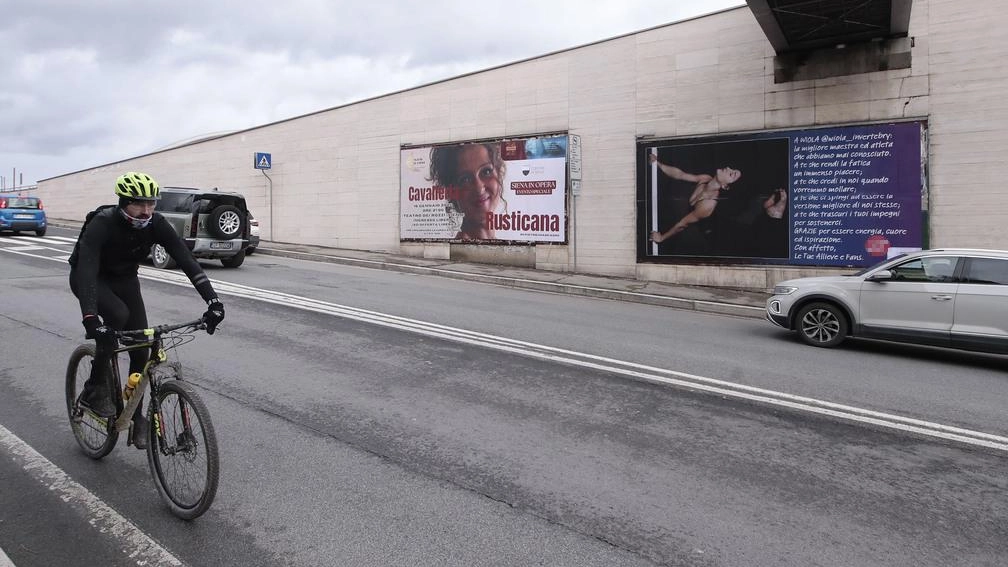 Iniziativa di una settantina di ragazze: "Con lei un legame speciale"