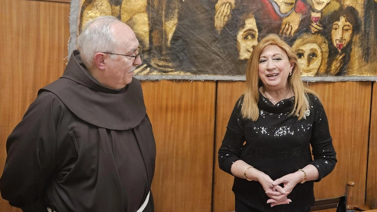 Il conviviale nel convento di Gaggiola con la consegna di un contributo economico .