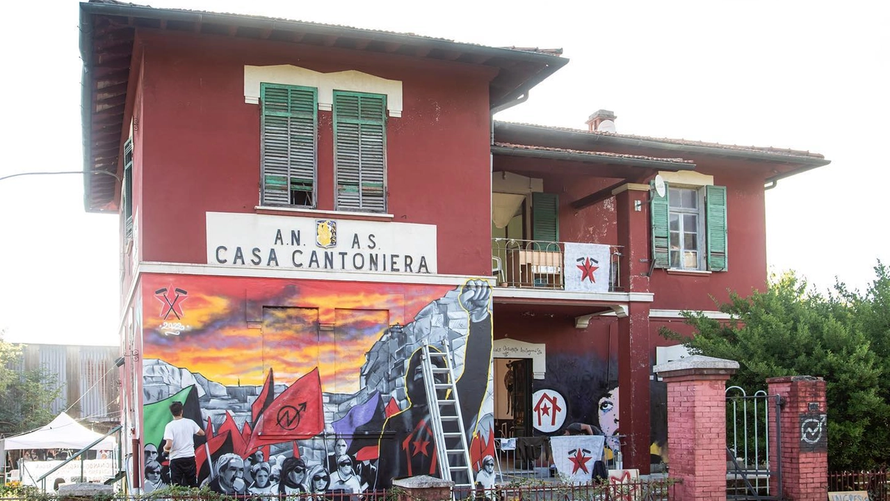 Sgomberato il centro sociale Casa rossa