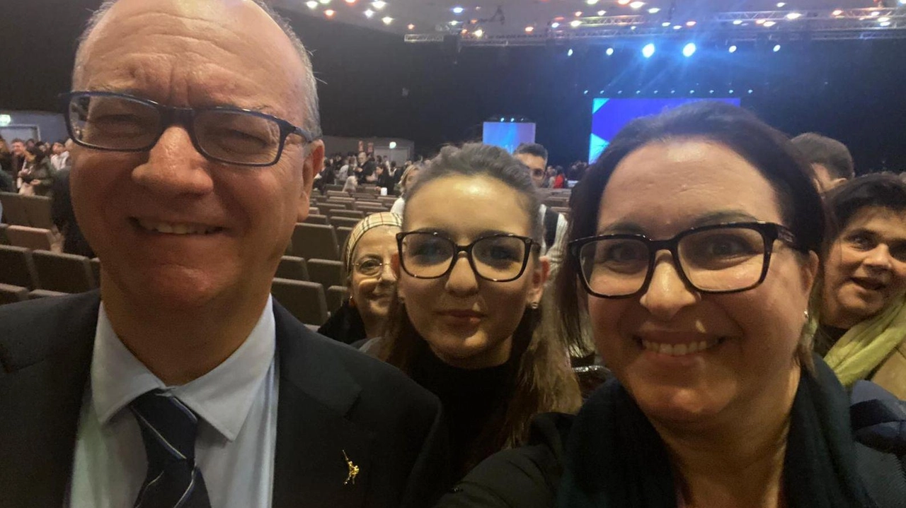 Il selfie della delegazione del liceo Montale con il ministro dell’Istruzione Giuseppe Valditara