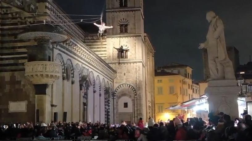 La Befana di Prato: dolci e musica per grandi e piccini. La vecchina scende dal cielo