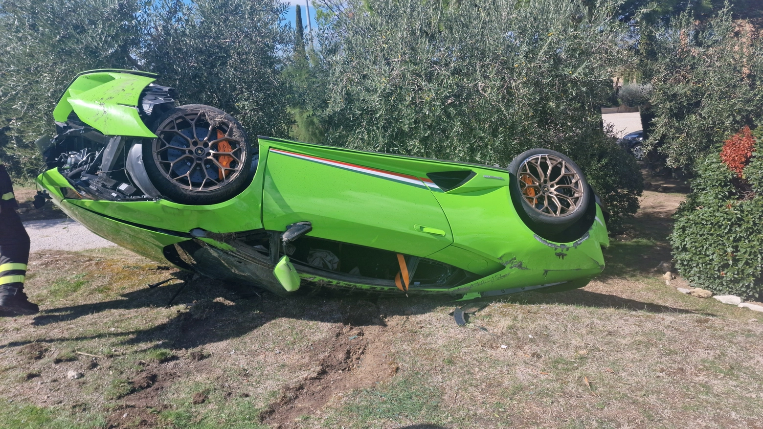 La Lamborghini si era capottata fuori strada