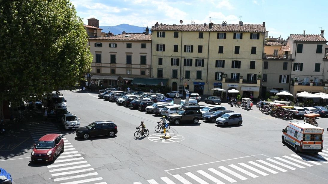 L’attacco frontale di Chiari “I conti non tornano. I posti auto andranno venduti“