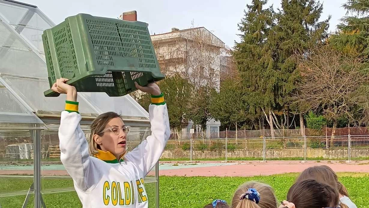 Molti bimbi in visita al frantoio a Groppoli di Mulazzo dai fratelli Ferrari Vivaldi